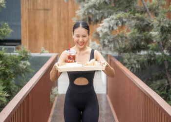 เคล็ดลับเฮลตี้ของบุ๊ค เวลาทานขนมกับเพื่อน 🍰💪